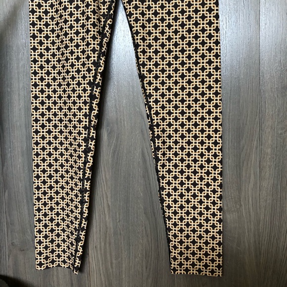 Patterned High Waist Leggings - Picture 3 of 11